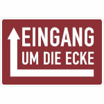 Hinweisschild Eingang um die Ecke